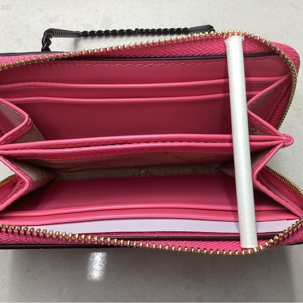 Michael Kors Wallet NWOT in a Pretty Pink - Picture 5 of 9
